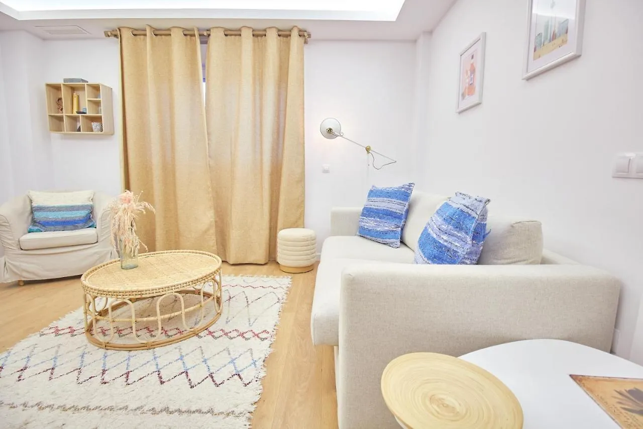 City Apartment With Workspace, Rooftop & Parking Тарифа